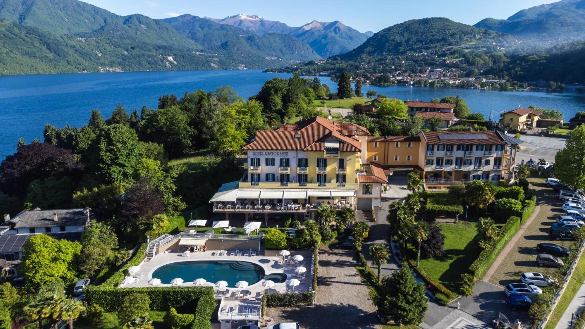Hotel La Bussola Орта Сан Джулио Екстериор снимка