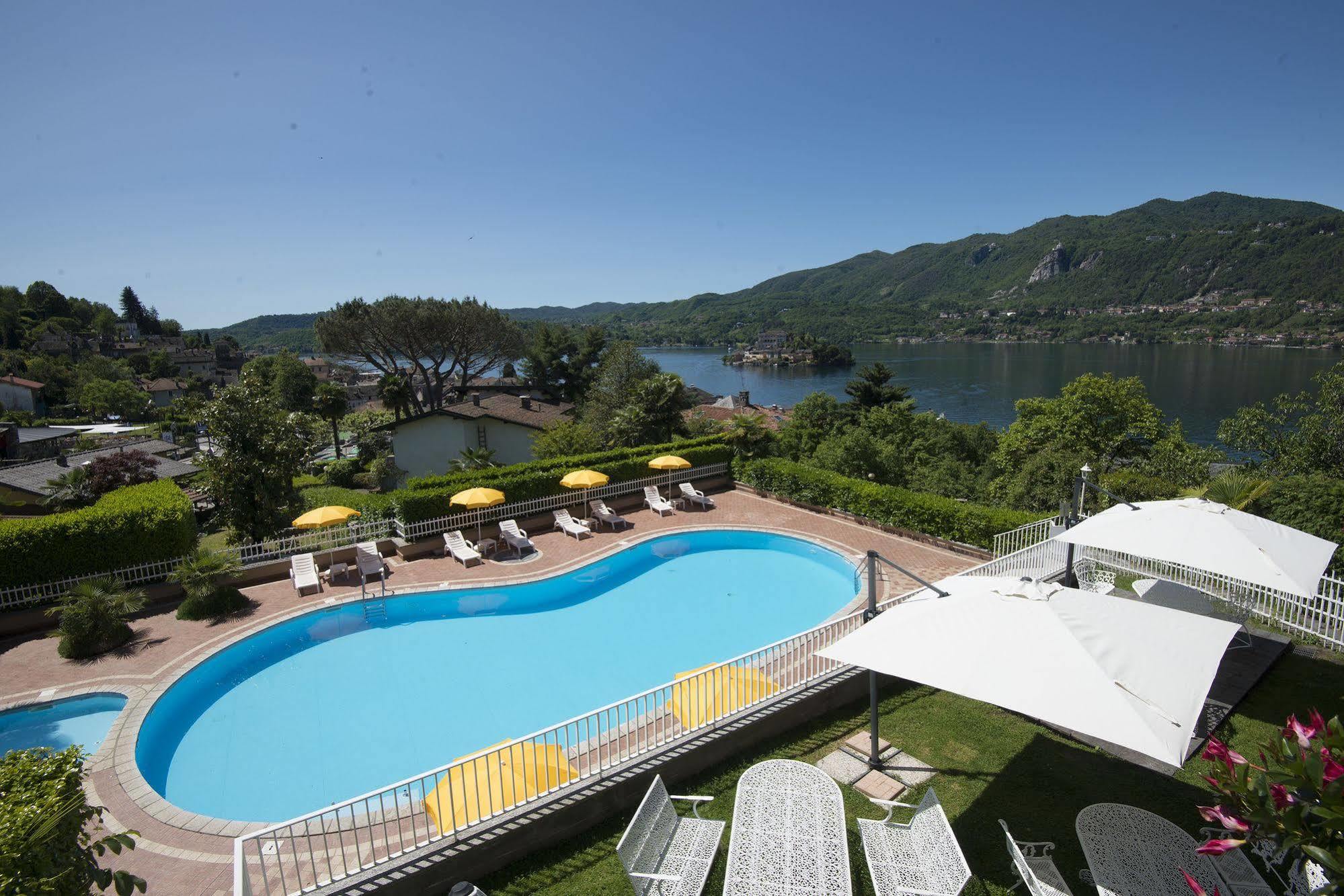 Hotel La Bussola Орта Сан Джулио Екстериор снимка